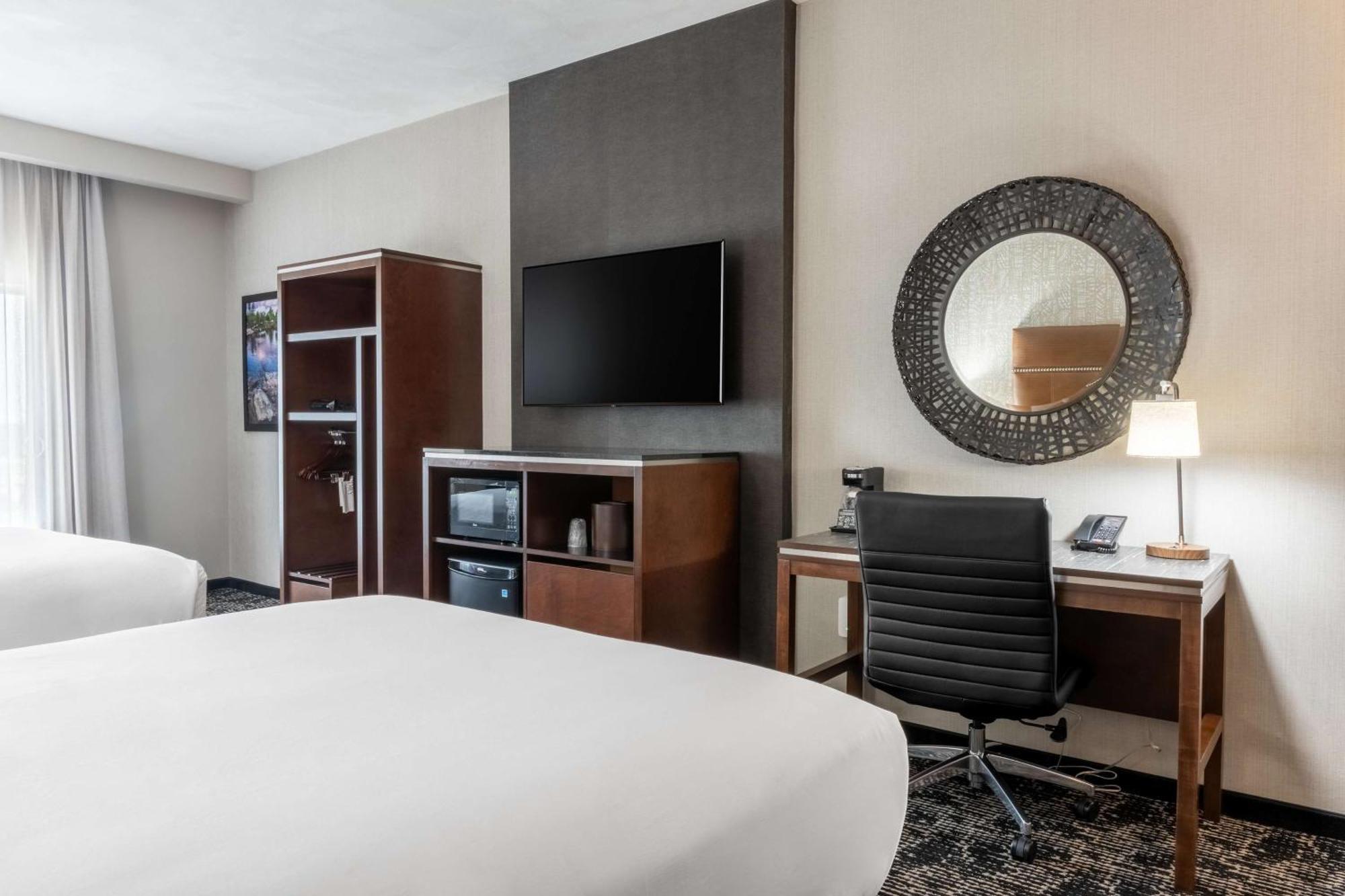 Drury Plaza Hotel Колидж Стейшън Екстериор снимка