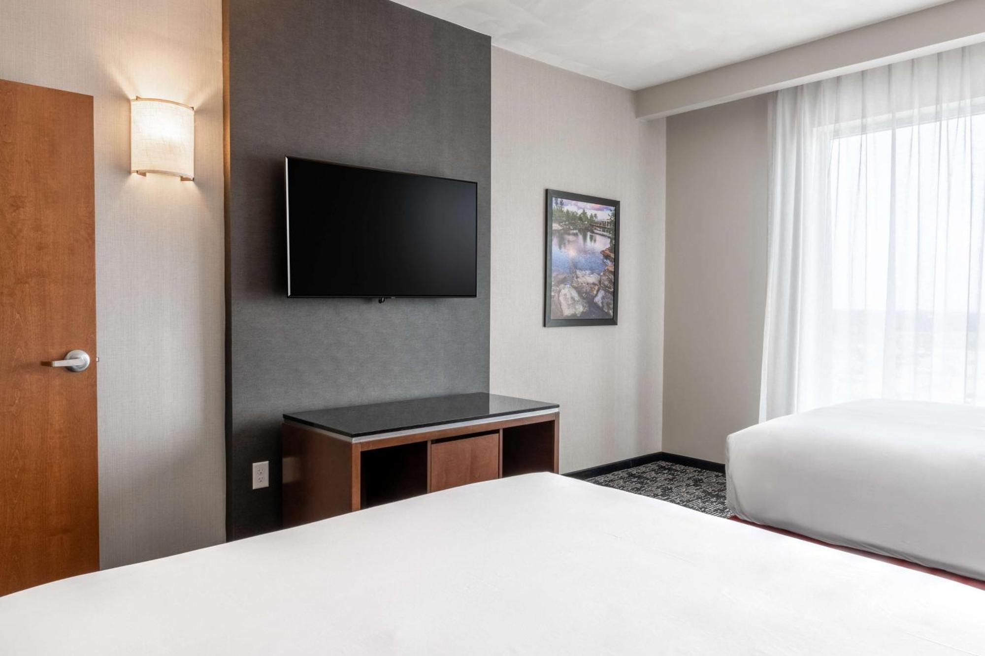Drury Plaza Hotel Колидж Стейшън Екстериор снимка