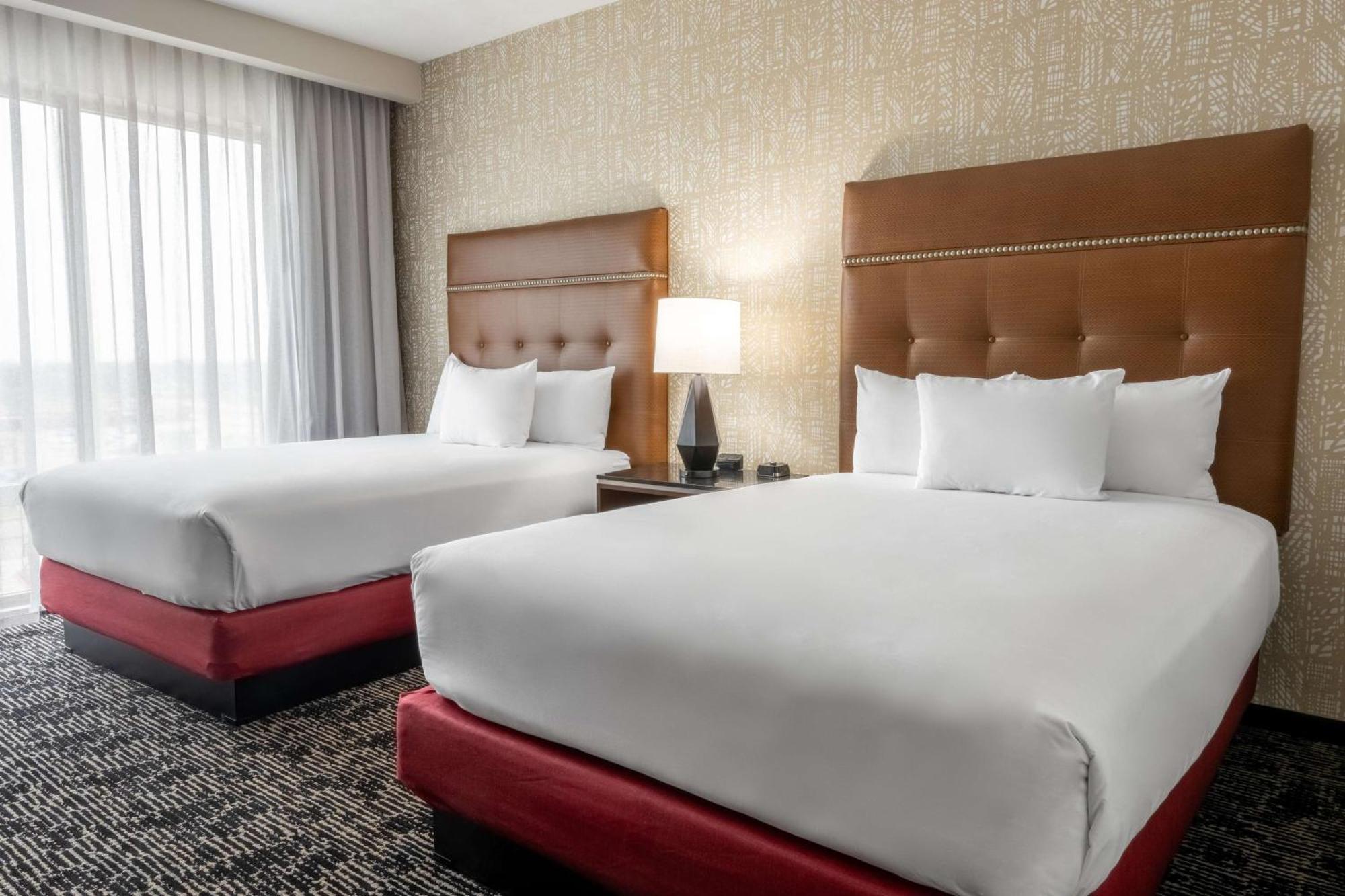 Drury Plaza Hotel Колидж Стейшън Екстериор снимка
