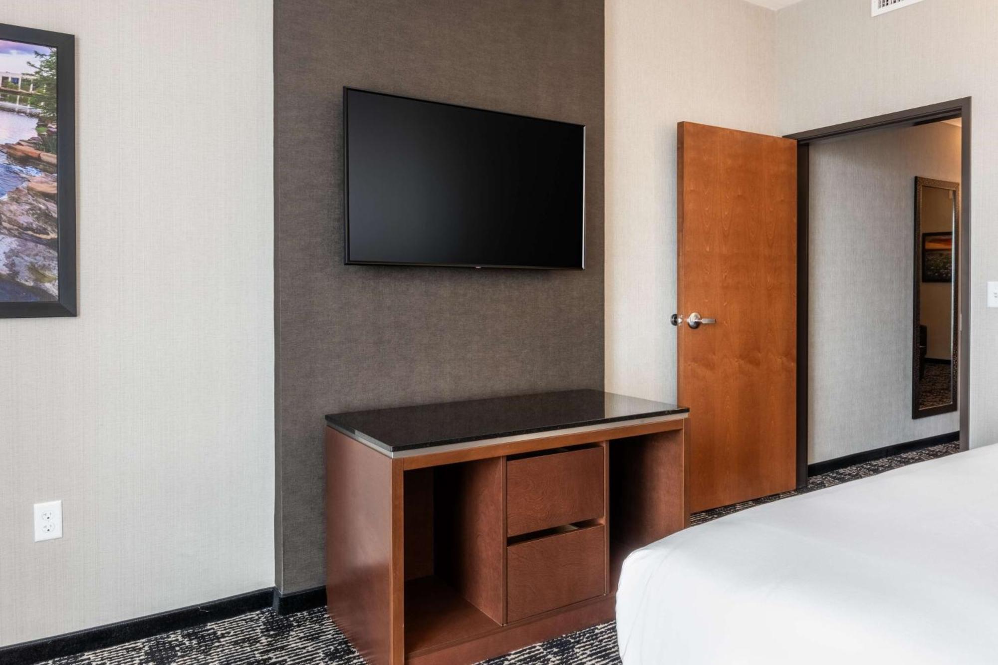 Drury Plaza Hotel Колидж Стейшън Екстериор снимка