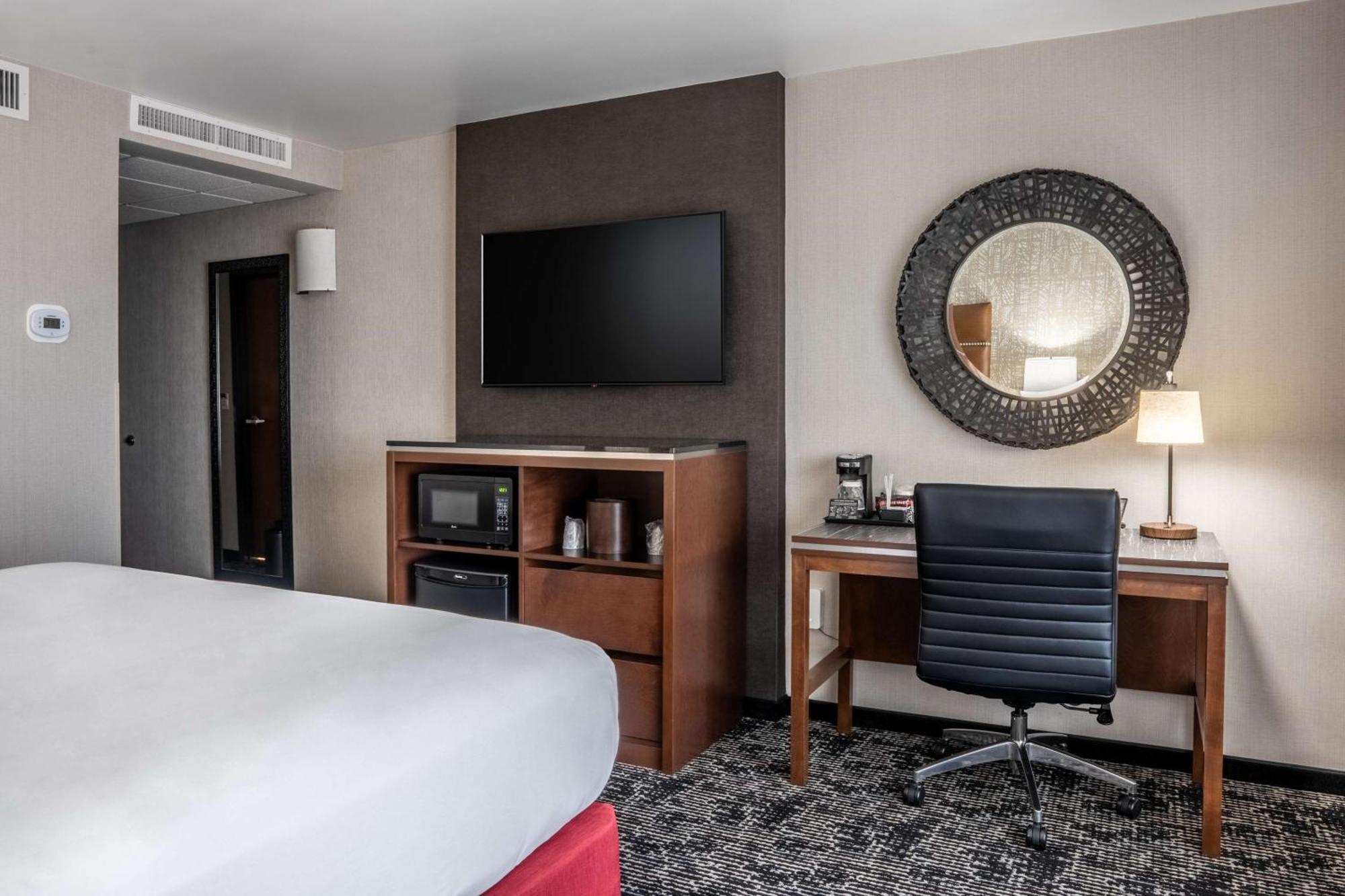 Drury Plaza Hotel Колидж Стейшън Екстериор снимка