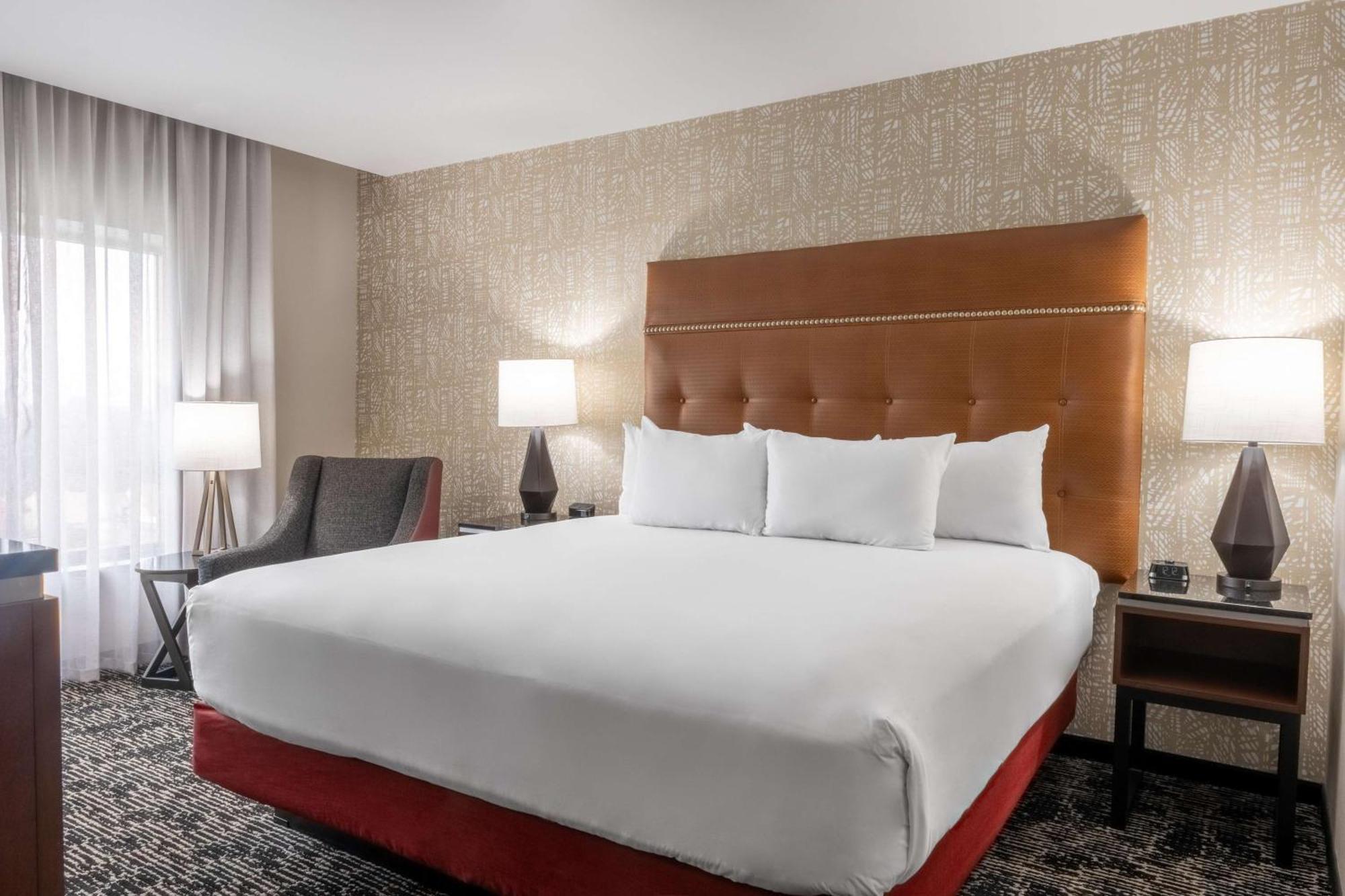Drury Plaza Hotel Колидж Стейшън Екстериор снимка