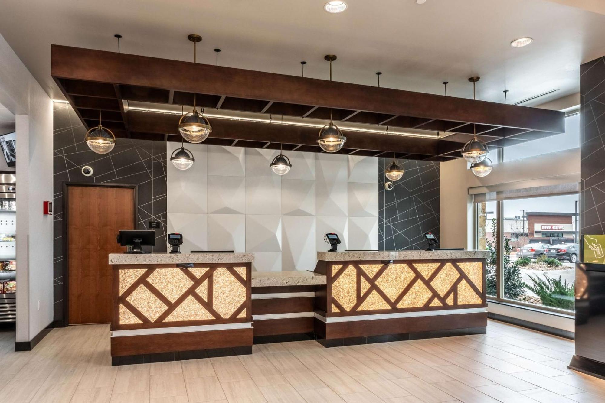 Drury Plaza Hotel Колидж Стейшън Екстериор снимка