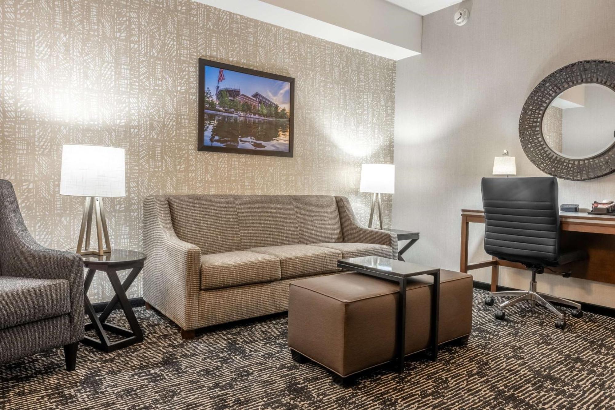 Drury Plaza Hotel Колидж Стейшън Екстериор снимка